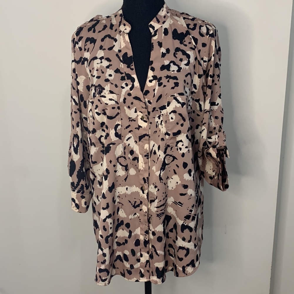 2b bebe leopard print button up shirt with 3/4 sleeve and 2 front pockets